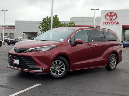 2023 Toyota Sienna XLE 8 Passenger