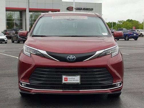2023 Toyota Sienna XLE 8 Passenger