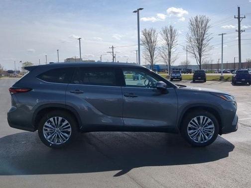 2024 Toyota Highlander Hybrid Platinum