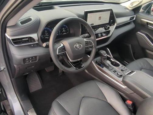 2025 Toyota Highlander Platinum