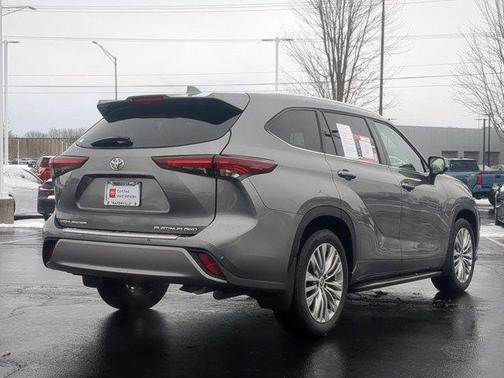 2025 Toyota Highlander Platinum