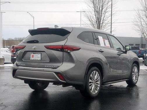 2025 Toyota Highlander Platinum