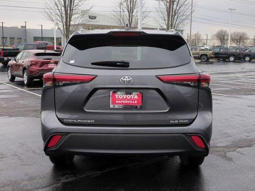 Magnetic Gray Metallic 2023 Toyota Highlander XLE