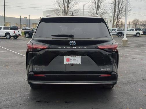 2025 Toyota Sienna Platinum