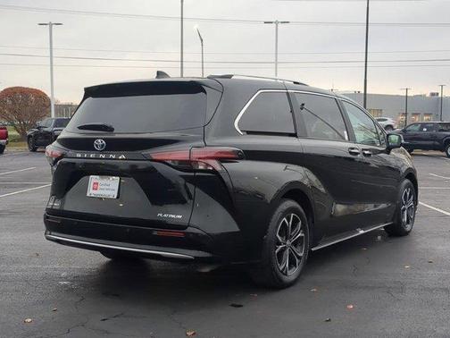 2025 Toyota Sienna Platinum