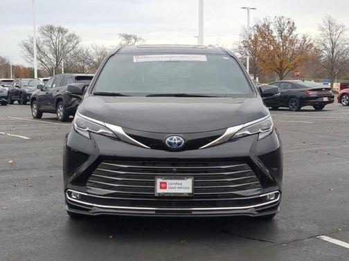 2025 Toyota Sienna Platinum