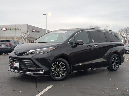 2025 Toyota Sienna Platinum
