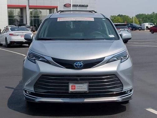 2024 Toyota Sienna Platinum 7 Passenger