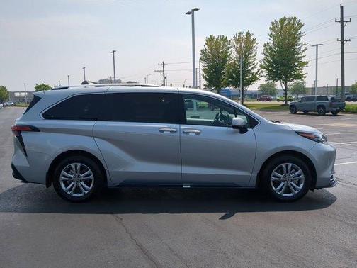 2024 Toyota Sienna Platinum 7 Passenger
