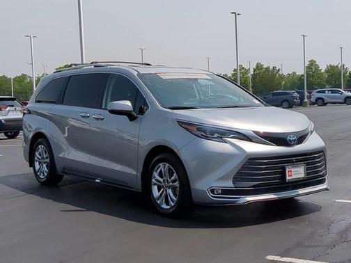 2024 Toyota Sienna Platinum 7 Passenger