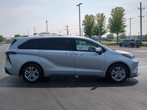 2024 Toyota Sienna Platinum 7 Passenger