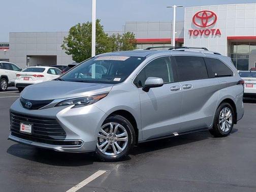 2024 Toyota Sienna Platinum 7 Passenger