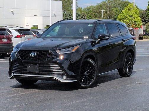 Midnight Black Metallic 2023 Toyota Highlander XSE