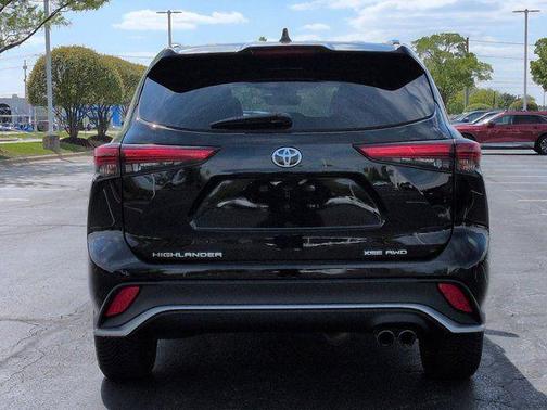 Midnight Black Metallic 2023 Toyota Highlander XSE