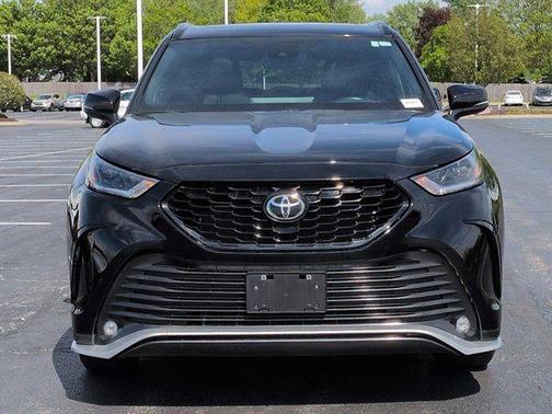 Midnight Black Metallic 2023 Toyota Highlander XSE