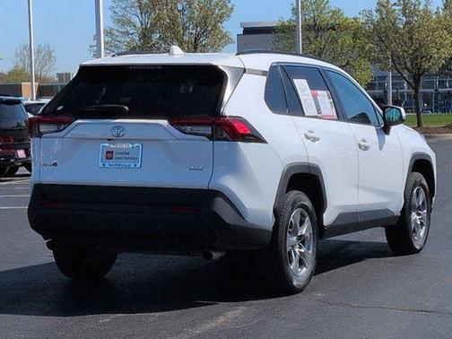 Ice Cap 2023 Toyota RAV4 XLE