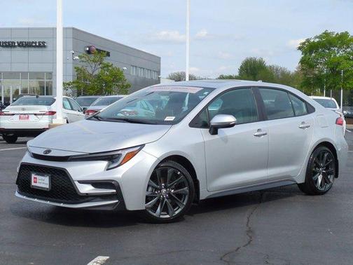 Classic Silver Metallic 2025 Toyota Corolla SE