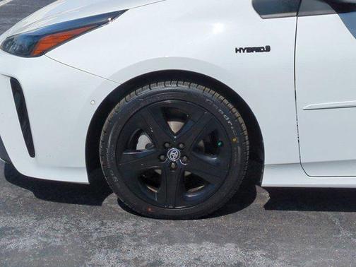 White 2022 Toyota Prius L
