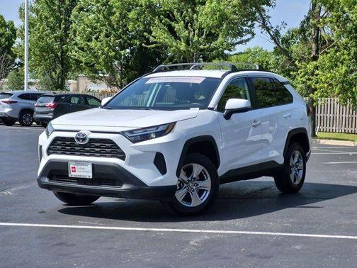 Ice Cap 2025 Toyota RAV4 XLE