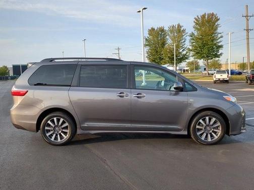 2018 Toyota Sienna XLE Premium