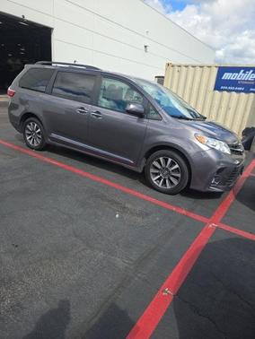 2018 Toyota Sienna XLE Premium