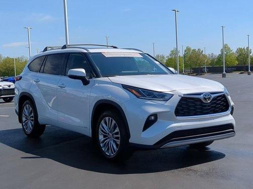 2025 Toyota Highlander Hybrid Platinum