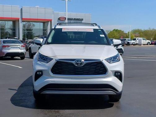 2025 Toyota Highlander Hybrid Platinum