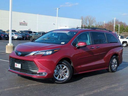 2024 Toyota Sienna XLE
