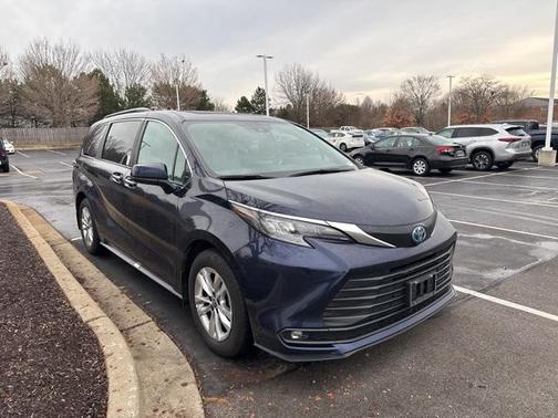 2025 Toyota Sienna XLE