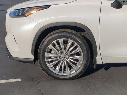 2023 Toyota Highlander Platinum