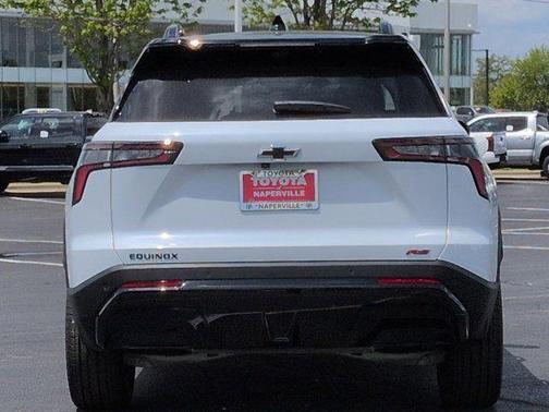 Polar White Tricoat 2026 Chevrolet Equinox FWD RS