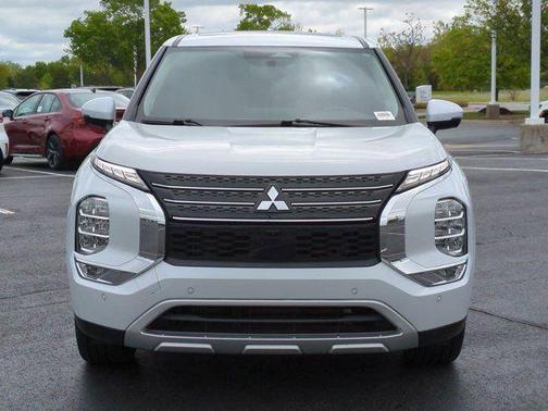 White Diamond 2024 Mitsubishi Outlander SE 2.5 2WD