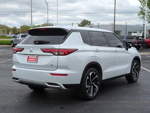 White Diamond 2024 Mitsubishi Outlander SE 2.5 2WD