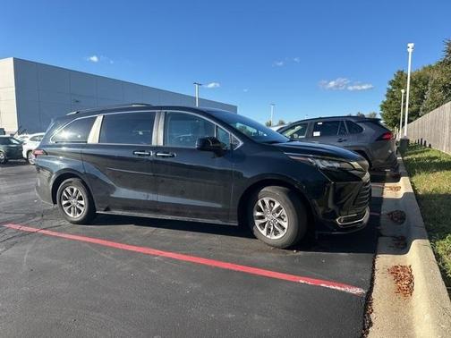 2022 Toyota Sienna XLE 7 Passenger