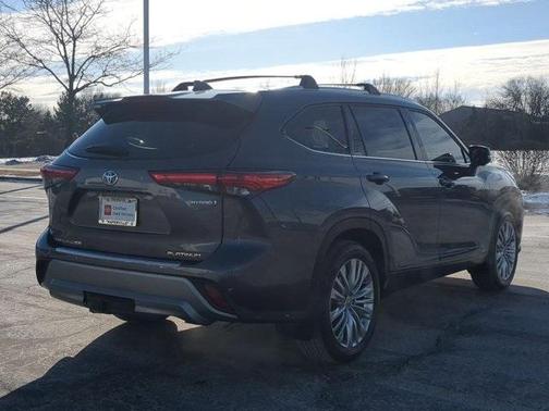 2023 Toyota Highlander Hybrid Platinum