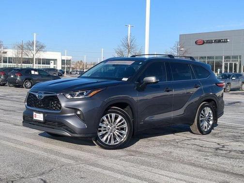 2023 Toyota Highlander Hybrid Platinum