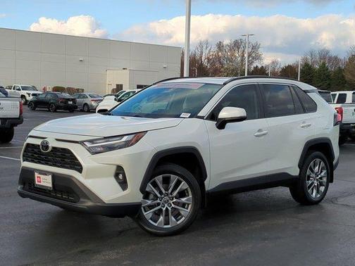 Blizzard Pearl 2022 Toyota RAV4 XLE Premium