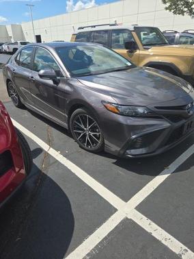 2024 Toyota Camry Hybrid SE