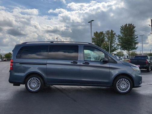 2017 Mercedes-Benz Metris Base
