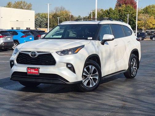 Wind Chill Pearl 2024 Toyota Highlander XLE