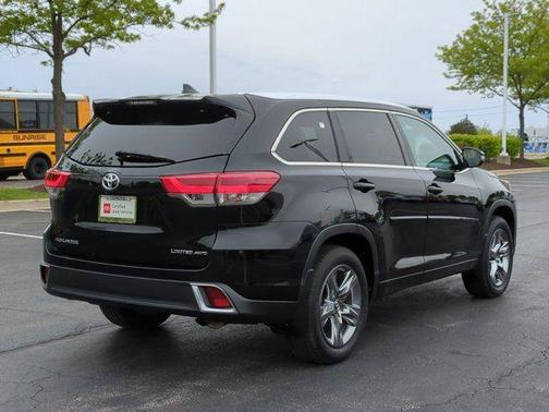 Midnight Black Metallic 2019 Toyota Highlander Limited Platinum