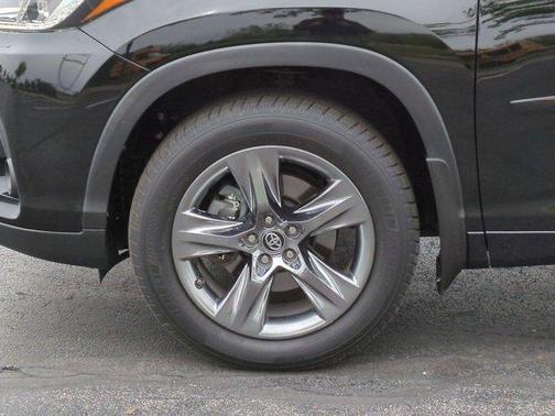 Midnight Black Metallic 2019 Toyota Highlander Limited Platinum