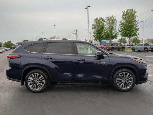 2021 Toyota Highlander Hybrid Platinum