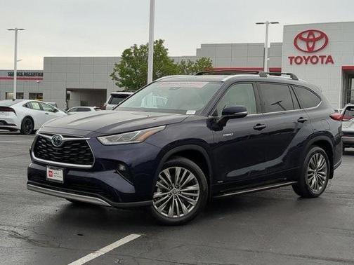 2021 Toyota Highlander Hybrid Platinum