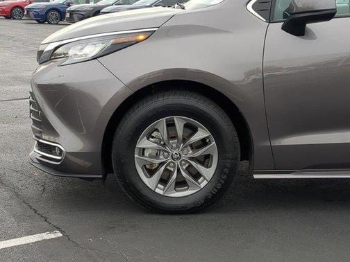 2022 Toyota Sienna XLE