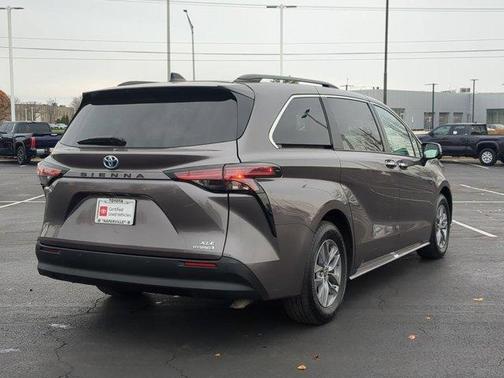 2022 Toyota Sienna XLE