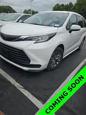 2023 Toyota Sienna LE