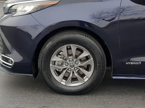 2021 Toyota Sienna XLE 8 Passenger