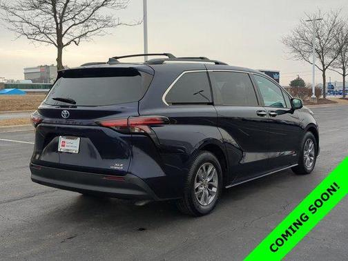 2021 Toyota Sienna XLE 8 Passenger