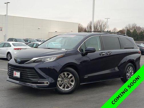 2021 Toyota Sienna XLE 8 Passenger